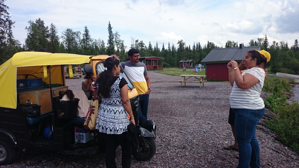 Indierna som bodde på samma camping som jag fick hemlängtan av rickshanwn